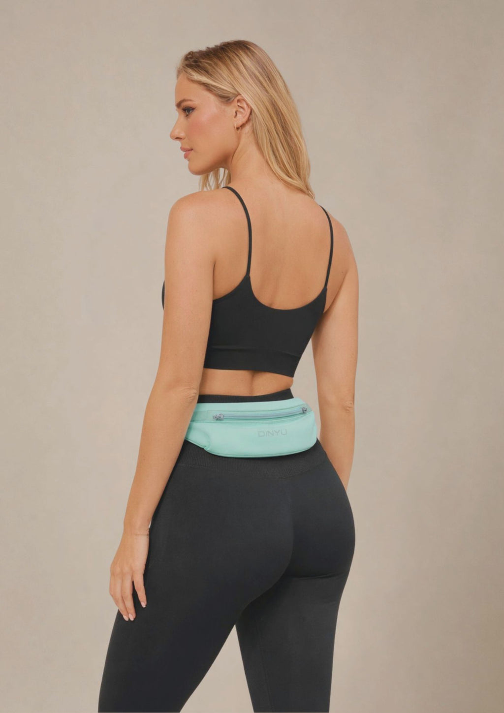 Ultime — Pack Femme Tenue + Banane + Chaussettes